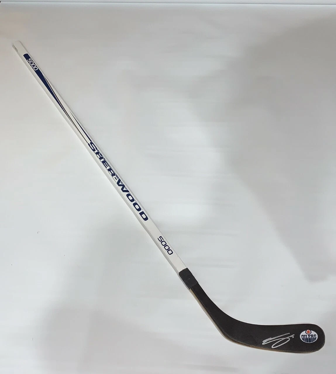 EVANDER KANE SIGNED HOCKEY STICK EDMONTON OILERS AUTOGRAPHED PROOF