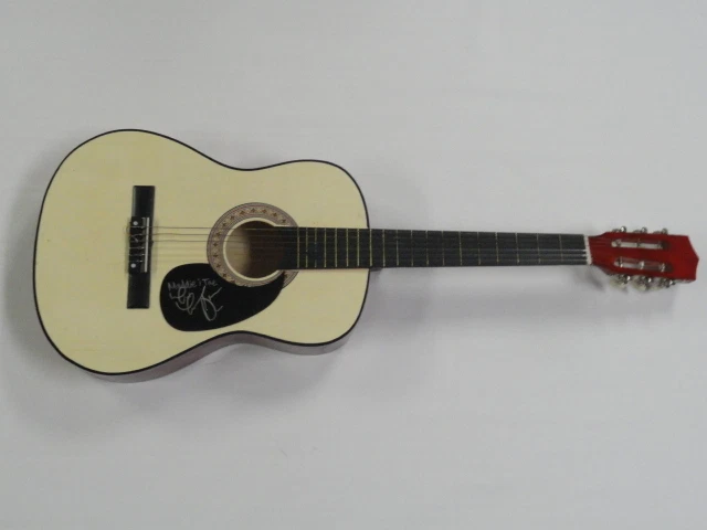 MADDIE & TAE SIGNED NATURAL ACOUSTIC GUITAR GIRL IN A COUNTRY SONG PROOF