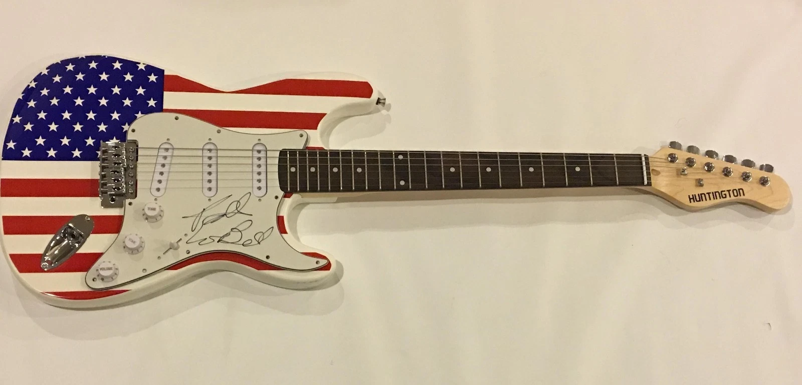 PATTI LABELLE SIGNED USA FLAG ELECTRIC GUITAR LADY MARMALADE JSA COA