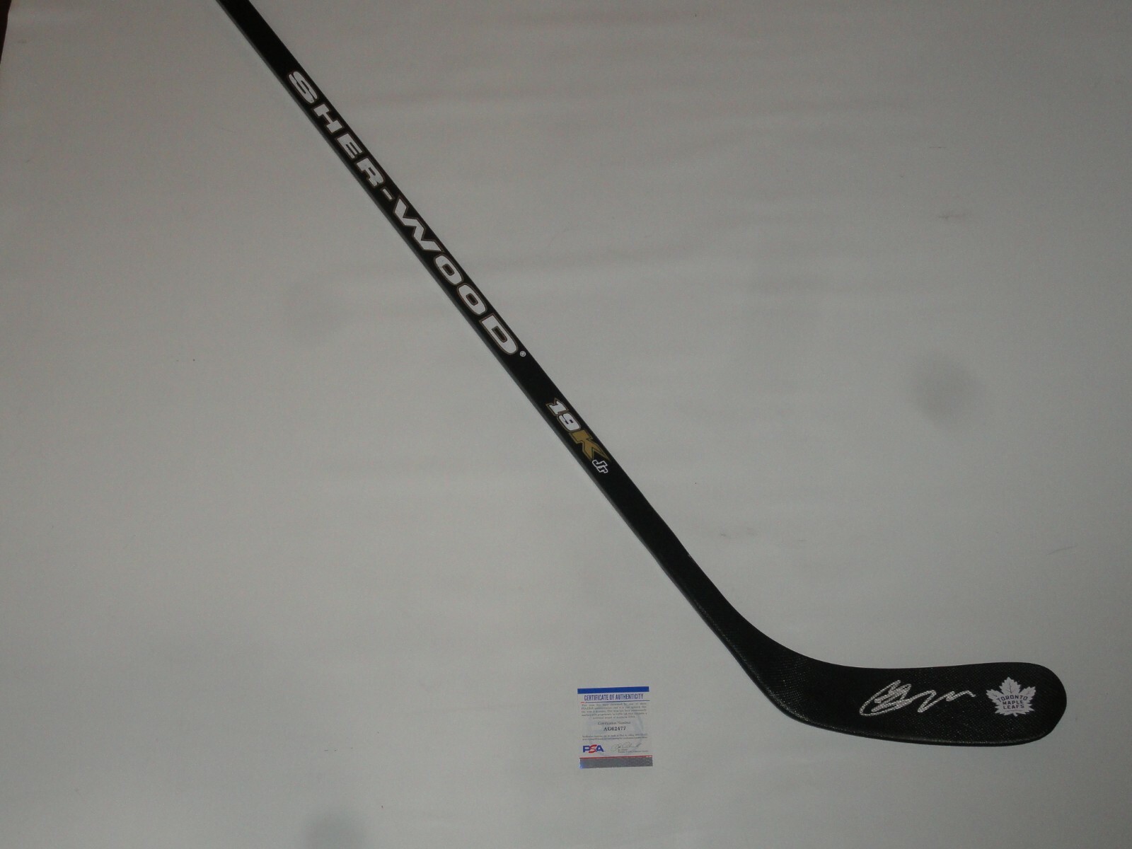JOHN TAVARES SIGNED HOCKEY STICK TORONTO MAPLE LEAFS PROOF PSA COA