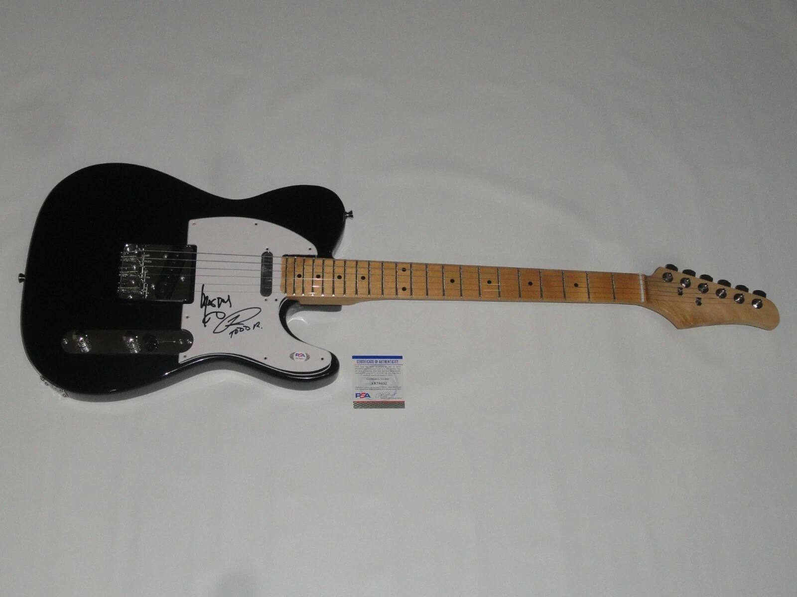 UTOPIA SIGNED BLACK ELECTRIC GUITAR TODD RUNDGREN KASIM SULTON PSA COA