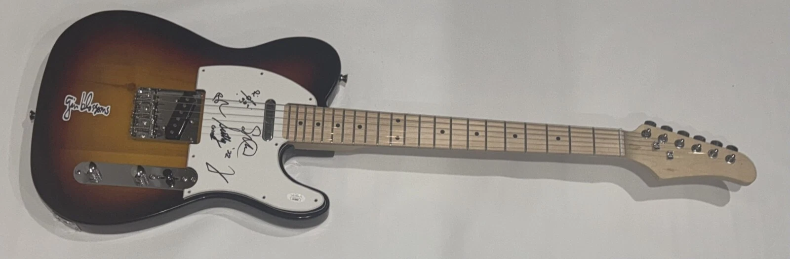 GIN BLOSSOMS SIGNED SUNBURST ELECTRIC GUITAR ROBIN WILSON LEEN ALL 5 JSA COA