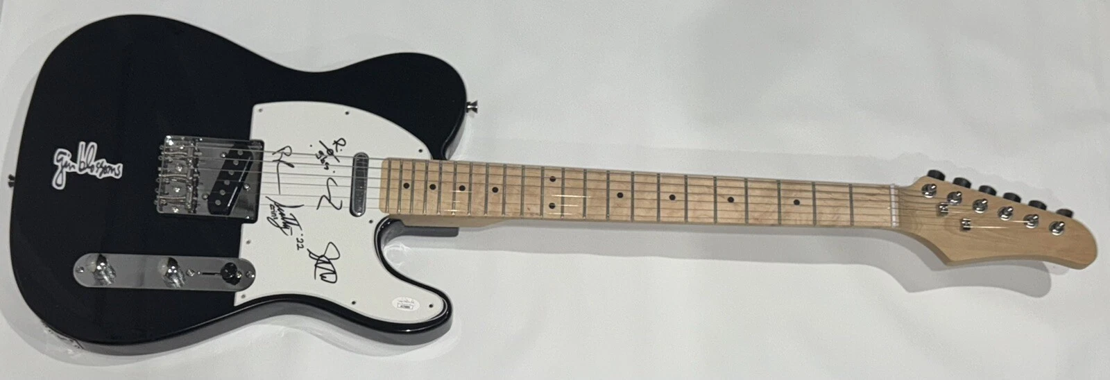 GIN BLOSSOMS SIGNED BLACK ELECTRIC GUITAR ROBIN WILSON LEEN ALL 5 JSA COA
