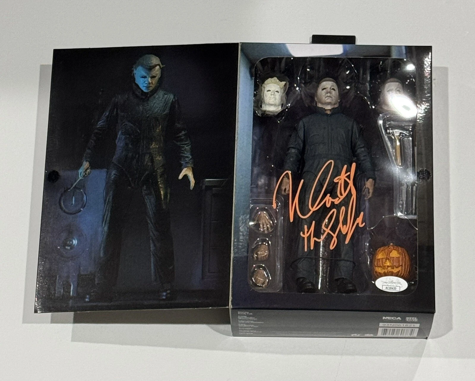 NICK CASTLE SIGNED HALLOWEEN II MICHAEL MEYERS NECA FIGURE PROOF JSA COA