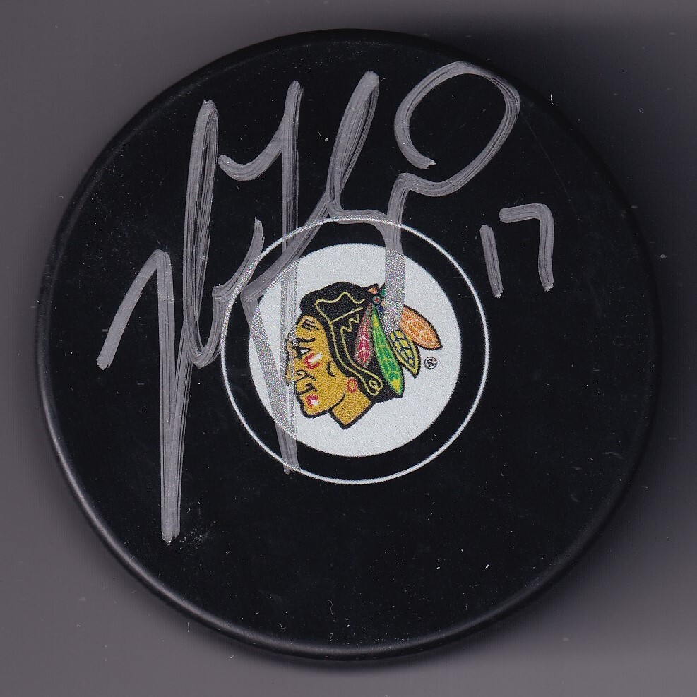 NICK FOLIGNO signed (CHICAGO BLACKHAWKS) souvenir Hockey puck W/COA