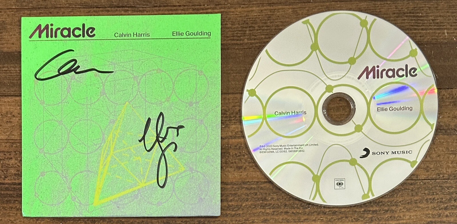Calvin Harris & Ellie Goulding Signed Autographed Miracle CD Beckett BAS COA