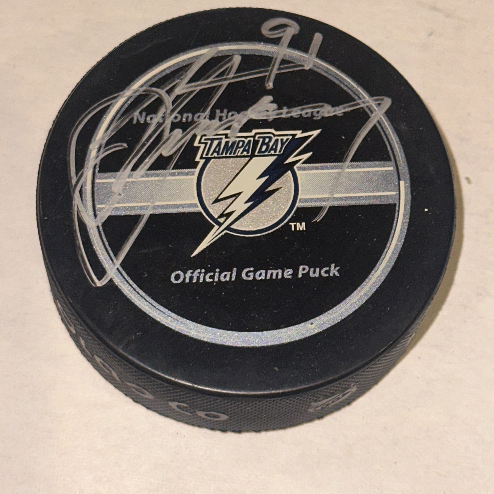 STEVEN STAMKOS Signed Tampa Bay LIGHTNING Official GAME Puck Beckett BAS