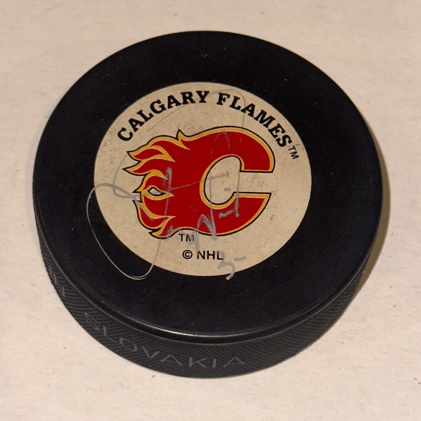 JOE NIEUWENDYK Signed Calgary FLAMES Puck Beckett Authenticated BAS