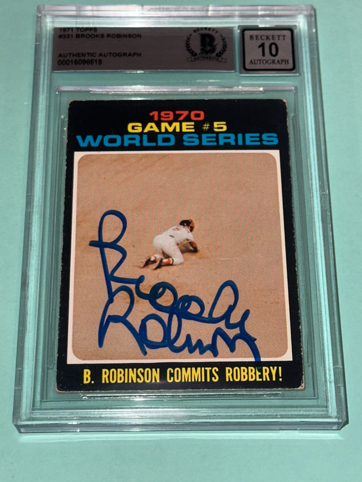 BROOKS ROBINSON Signed 1971 TOPPS Card #331 Beckett Auth BAS AUTO Grade 10