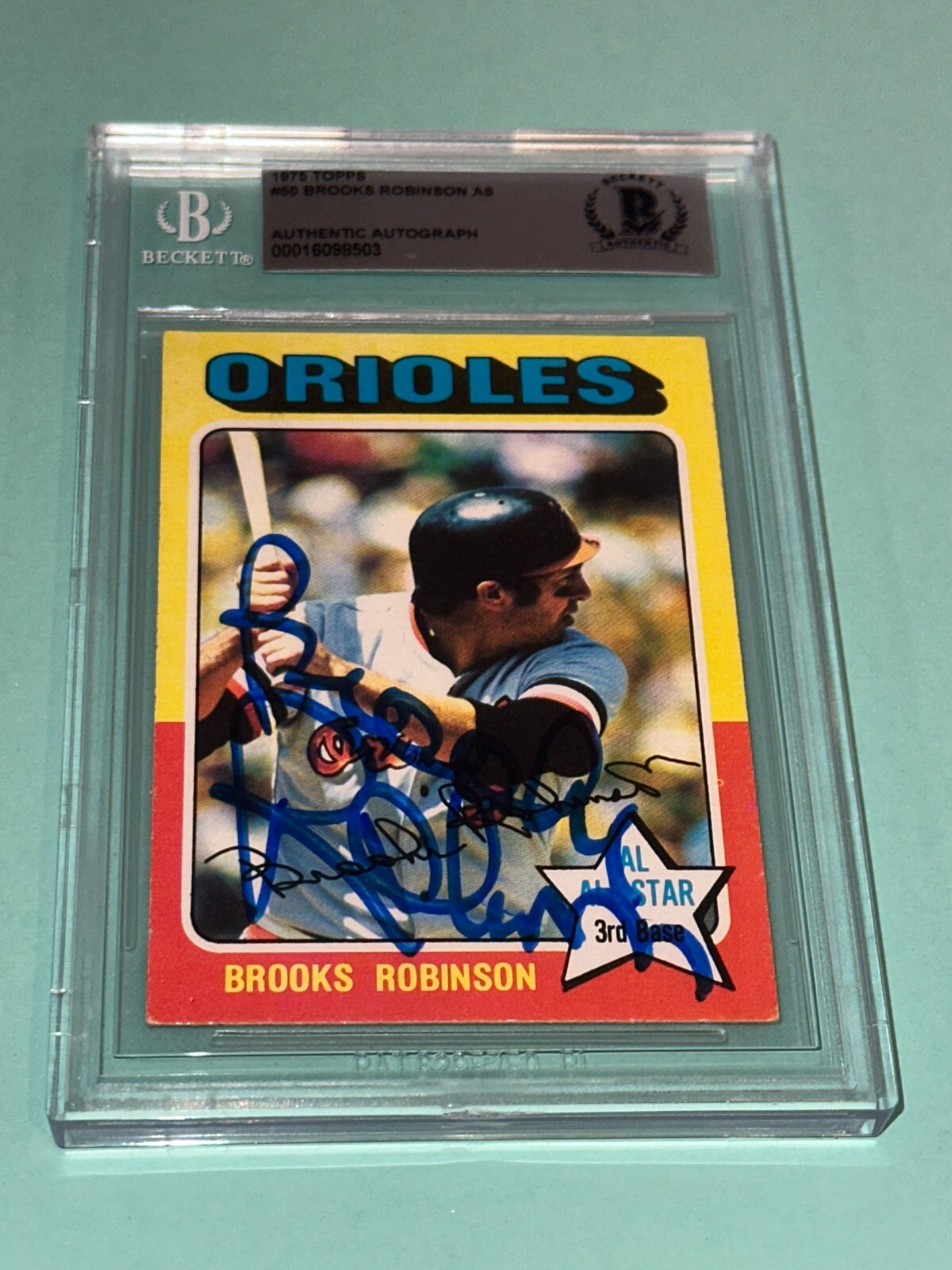 BROOKS ROBINSON Signed 1975 TOPPS Card #50 Beckett Authenticated BAS