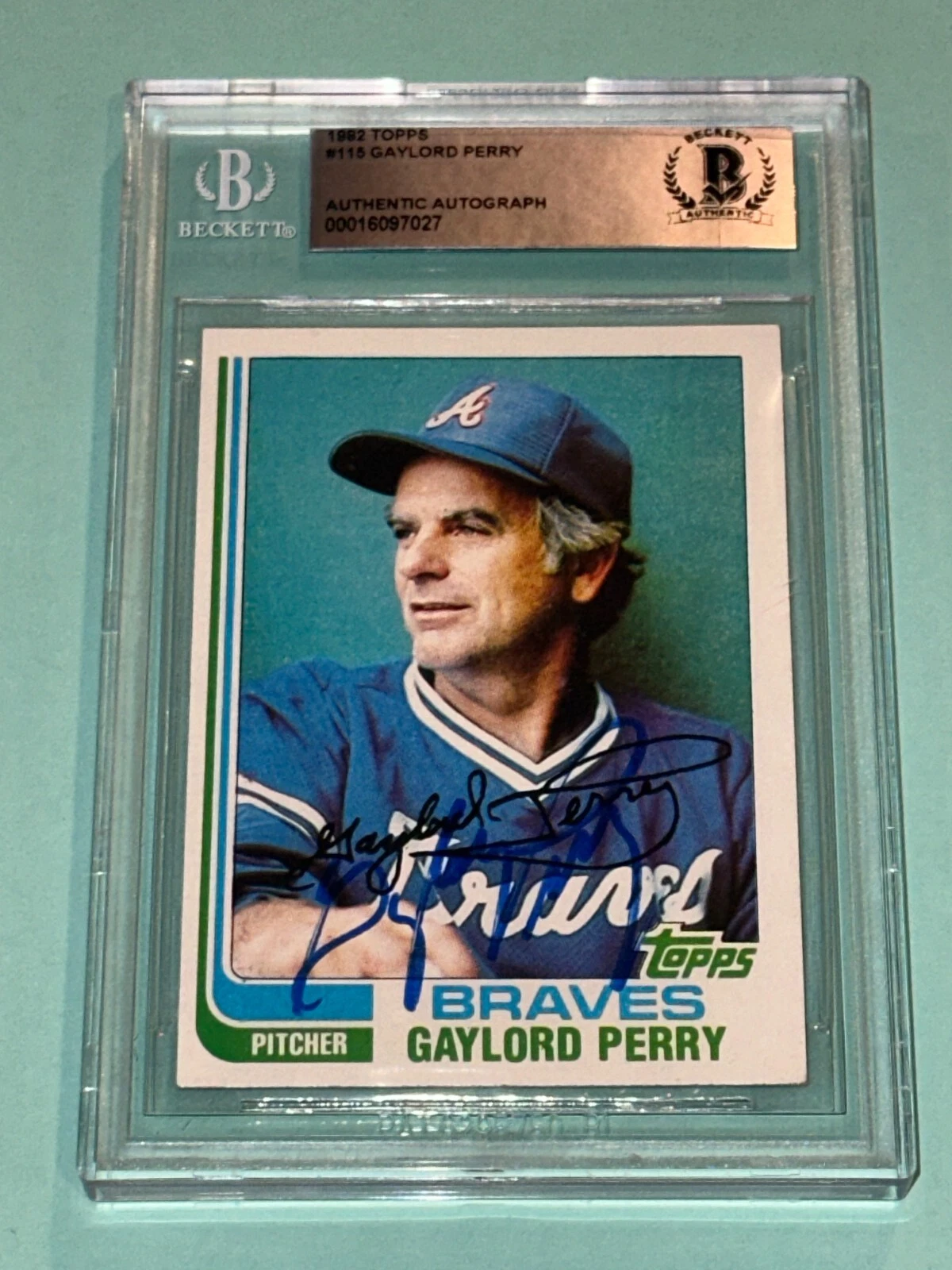 GAYLORD PERRY Signed 1982 TOPPS Card #115 Beckett Authenticated BAS