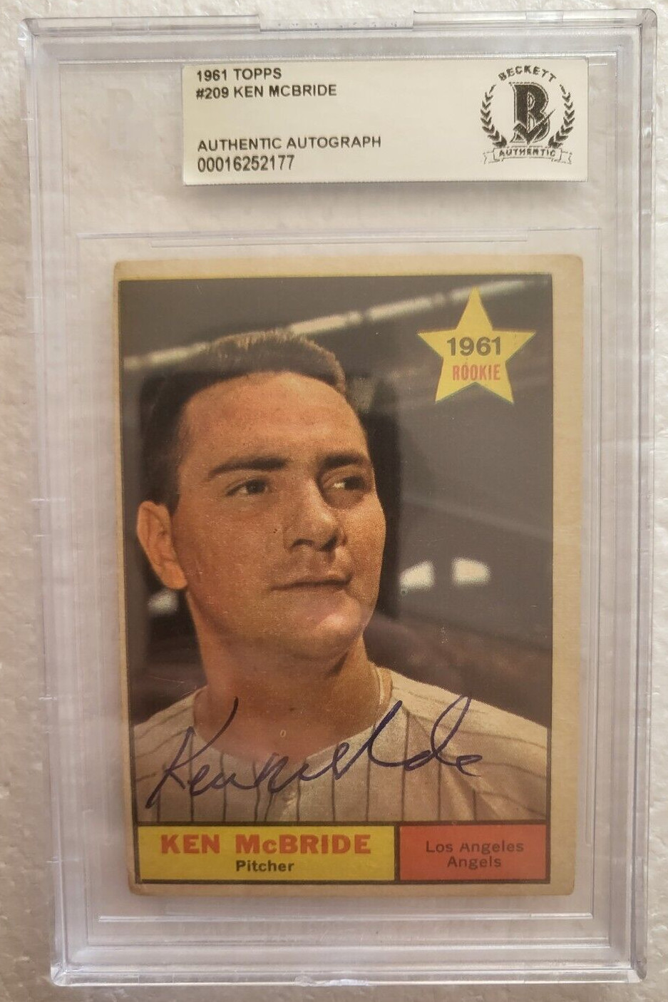 1961 TOPPS KEN MCBRIDE LOS ANGELES DODGERS SIGNED AUTOGRAPHED #209 CARD BECKETT