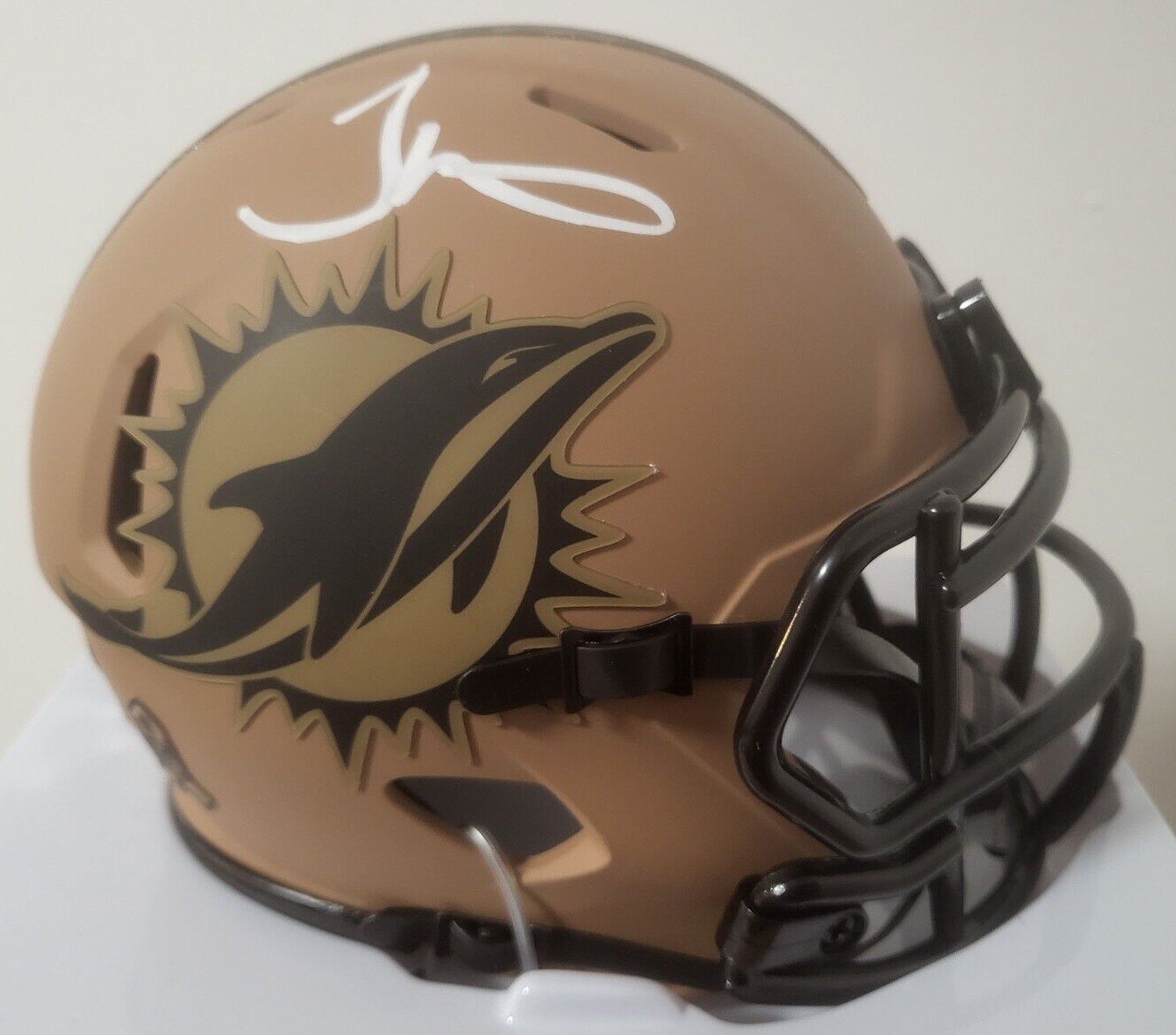 TYREEK HILL MIAMI DOLPHINS SIGNED 23 SALUTE TO SERVICE MINI HELMET BECKETT ** COLLECTIBLE MEMORABILIA