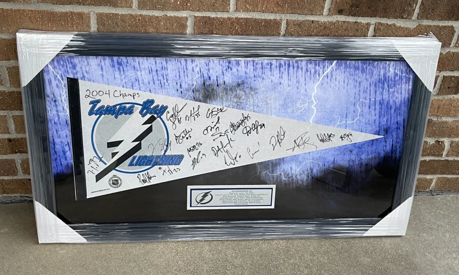 2004 Tampa Bay Lightning Stanley Cup Champs Team Signed Framed Pennant JSA COA