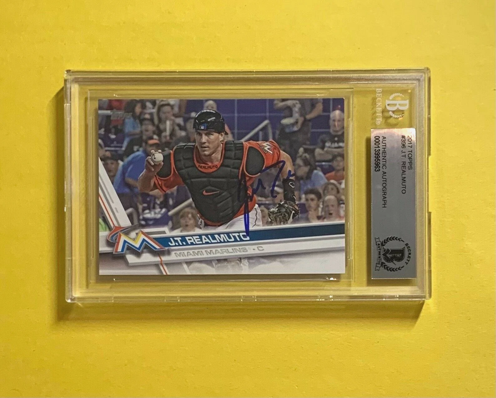 2017 TOPPS J.T. REALMUTO #396 AUTHENTIC AUTO BECKETT CERTIFIED MARLINS
