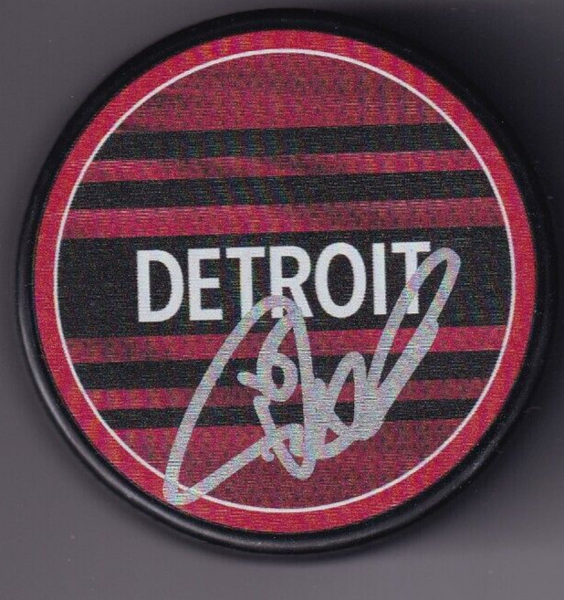 PAT VERBEEK signed (DETROIT RED WINGS) Reto logo puck BECKETT BAS AD27402