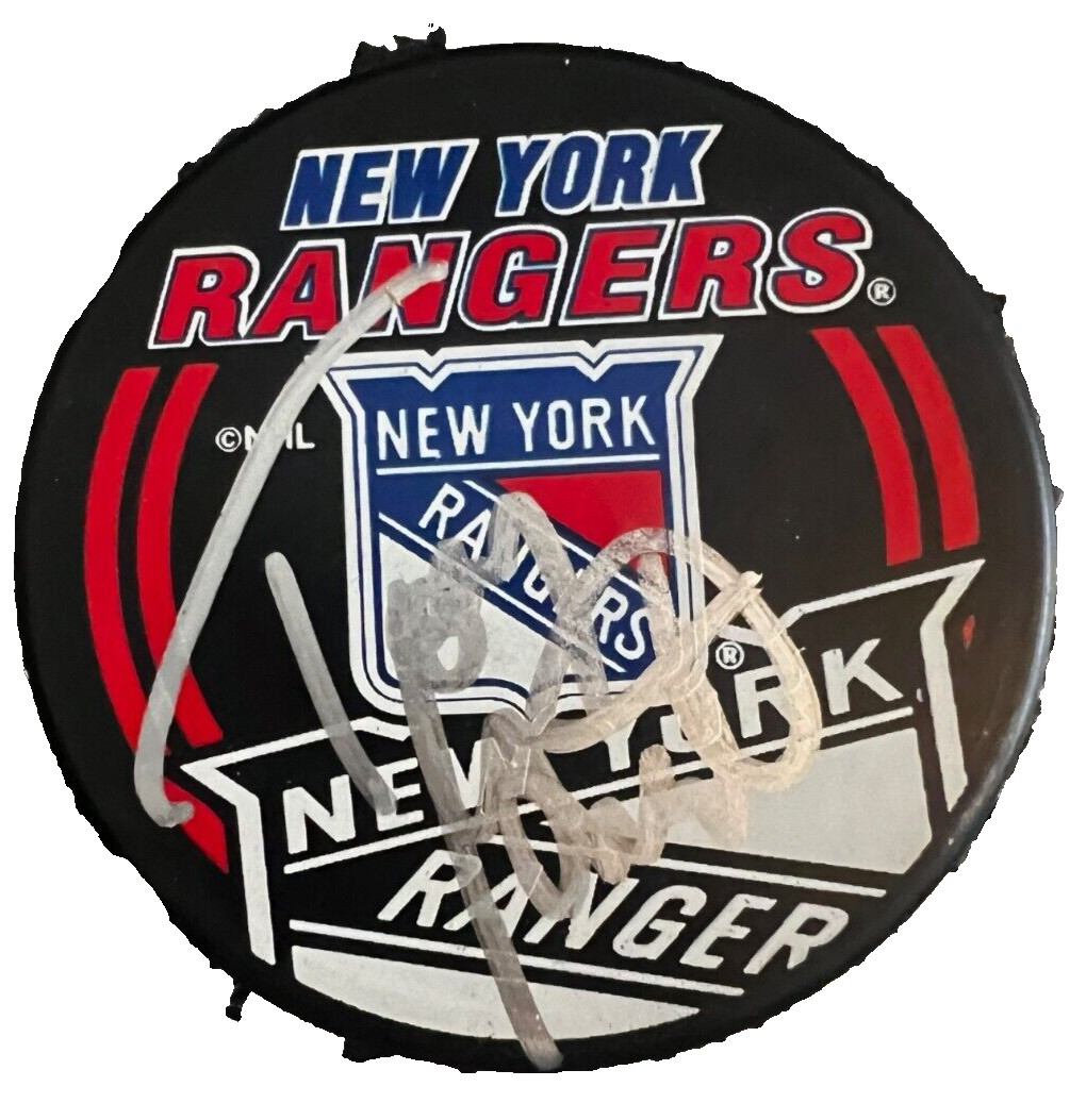 TONY GRANATO signed (NEW YORK RANGERS) hockey puck BECKETT BAS BJ76812