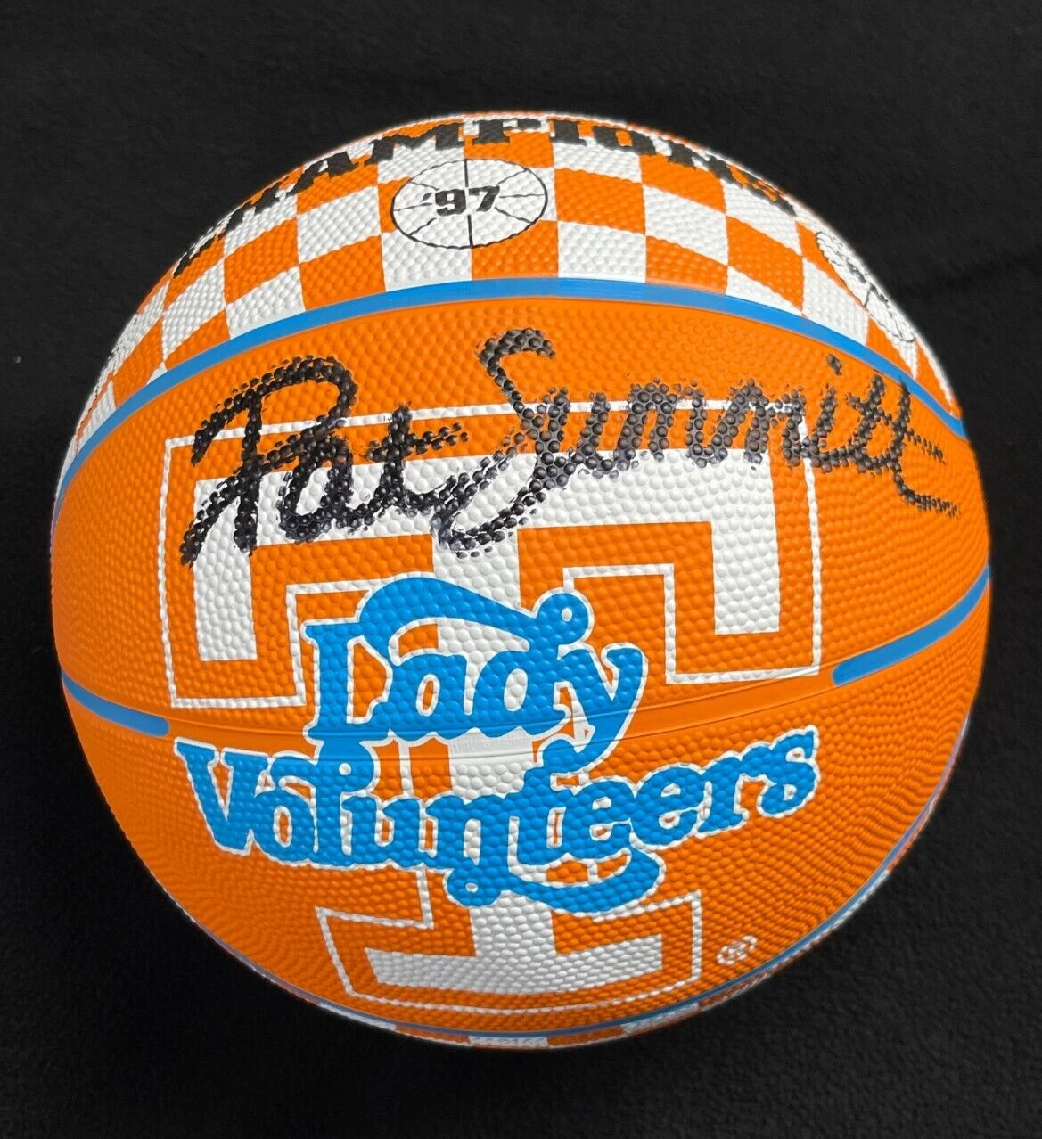Pat Summitt Signed Tennessee Lady Volunteers 800 Wins Basketball W/Case JSA COA