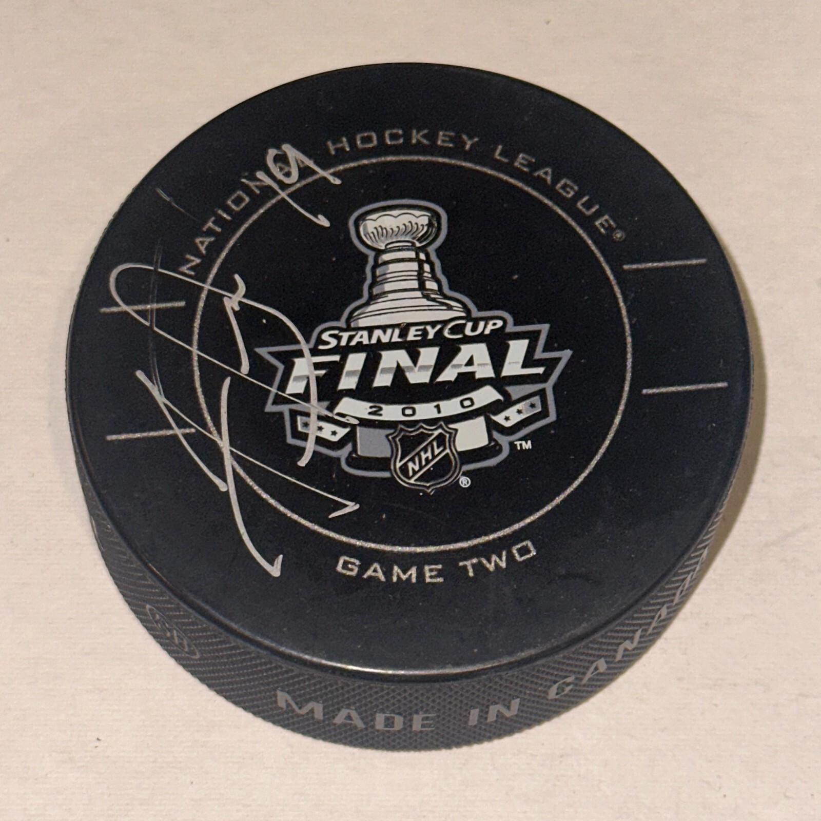 JONATHAN TOEWS Signed 2010 STANLEY CUP FINAL Official GAME 2 Puck Beckett BAS