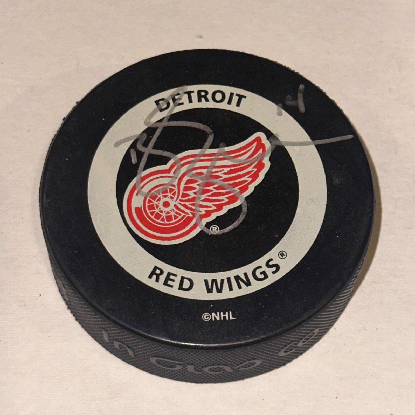 BRENDAN SHANAHAN Signed Detroit RED WINGS Official GAME Puck Beckett BAS