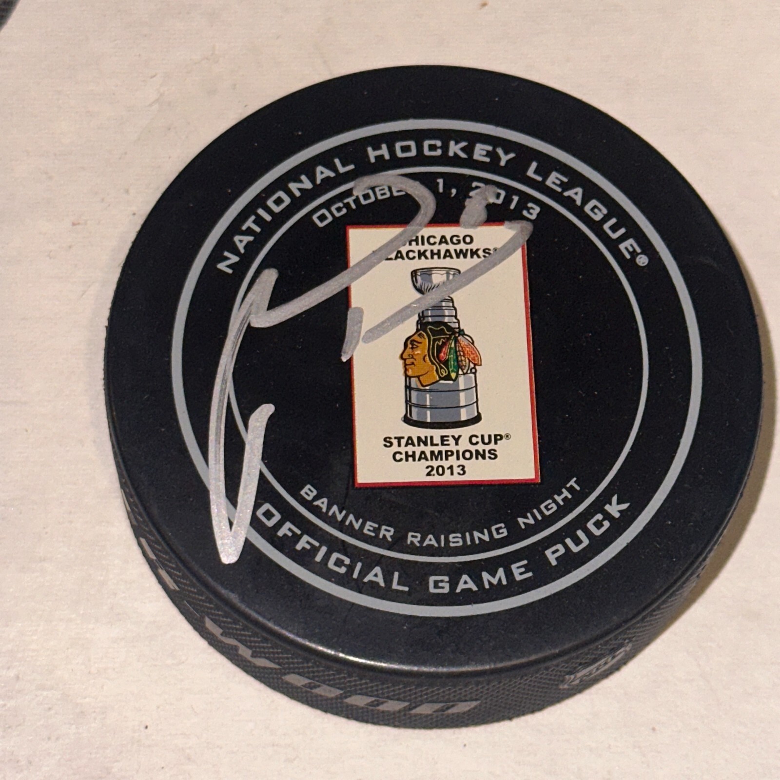 MARIAN HOSSA Signed 2013 STANLEY CUP BANNER Official GAME Puck Beckett (BAS)