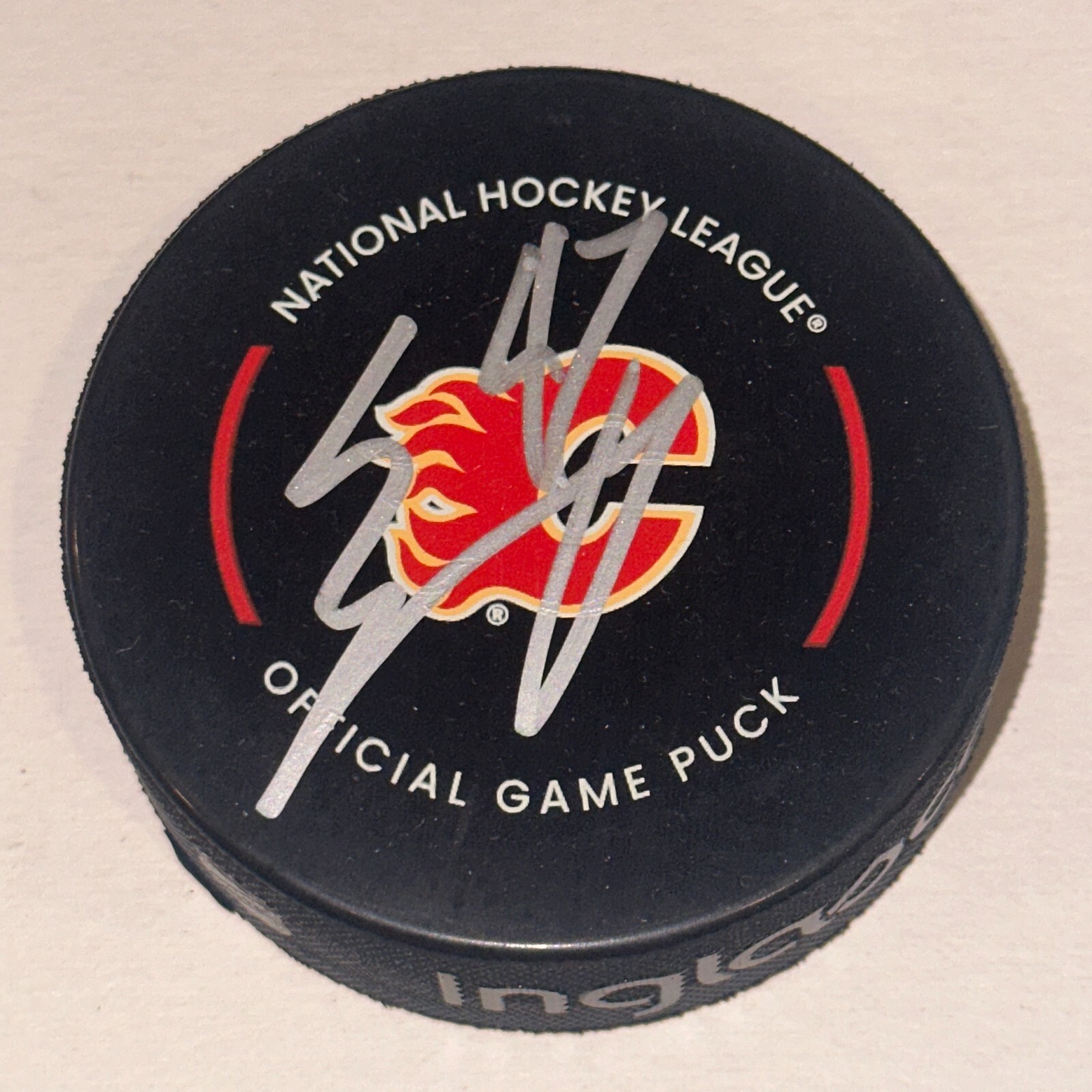 CONNOR ZARY Signed Calgary FLAMES Official GAME Puck Beckett (BAS)