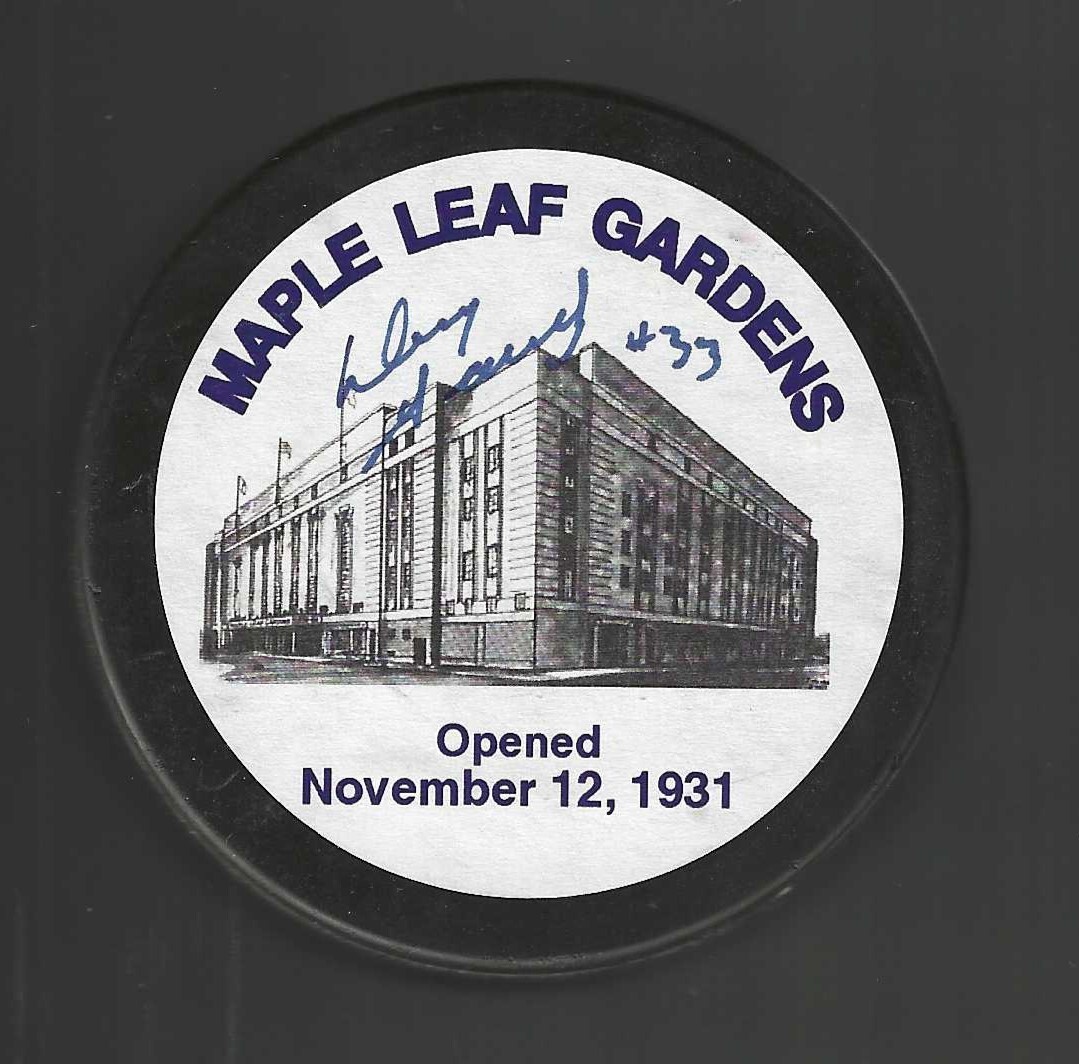 Doug Favell Signed Toronto Maple Leafs Maple Leaf Gardens Puck Beckett COA