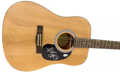 ALANIS MORISSETTE SIGNED FENDER FULL SIZE ACOUSTIC GUITAR AUTOGRAPH BECKETT COLLECTIBLE MEMORABILIA