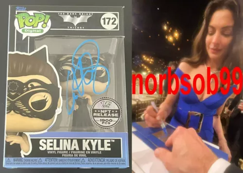 ANNE HATHAWAY SIGNED THE DARK KNIGHT TRILOGY RARE FUNKO WVIDEO PROOF BECKETT COA COLLECTIBLE MEMORABILIA