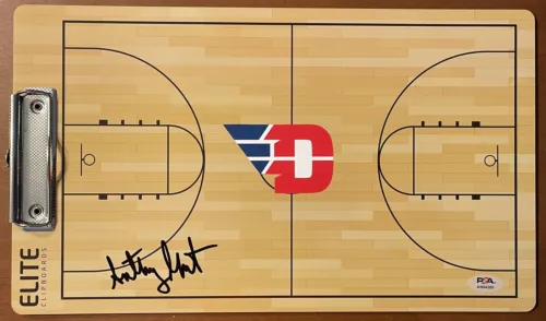 ANTHONY GRANT SIGNED AUTOGRAPHED DAYTON FLYERS COACHES CLIPBOARD PSA/DNA COA COLLECTIBLE MEMORABILIA