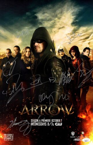 ARROW CAST SIGNED AUTOGRAPHED 11X17 POSTER AMELL BARROWMAN +7 JSA XX76717 COLLECTIBLE MEMORABILIA
