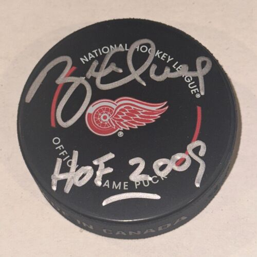 BRETT HULL SIGNED DETROIT RED WINGS OFFICIAL GAME PUCK BECKETT (BAS) W/ HOF INSC COLLECTIBLE MEMORABILIA