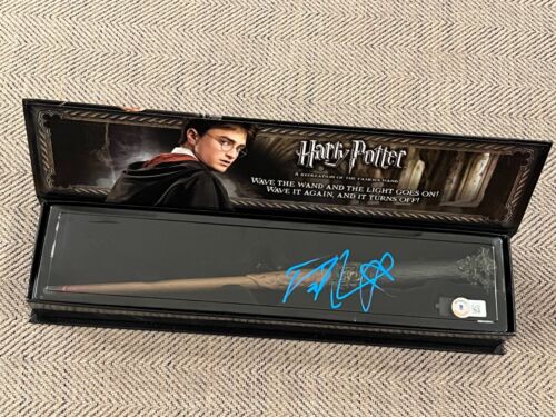 DANIEL RADCLIFFE SIGNED HARRY POTTER WAND ILLUMINATING AUTOGRAPH BECKETT COA G COLLECTIBLE MEMORABILIA