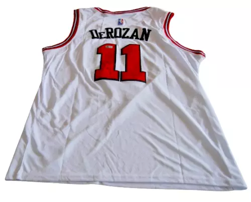 DEMAR DEROZAN SIGNED (CHICAGO BULLS) WHITE CUSTOM BASKETBALL JERSEY BECKETT BAS COLLECTIBLE MEMORABILIA