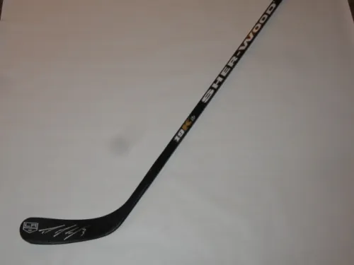 DION PHANEUF SIGNED HOCKEY STICK LOS ANGELES KINGS AUTOGRAPHED PROOF