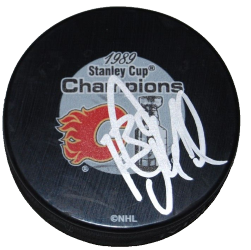 DOUG GILMOUR SIGNED (CALGARY FLAMES) 1989 CHAMPS HOCKEY PUCK BECKETT BAS BL52615 COLLECTIBLE MEMORABILIA