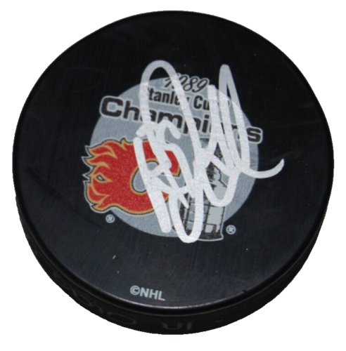 DOUG GILMOUR SIGNED (CALGARY FLAMES) 1989 CHAMPS HOCKEY PUCK BECKETT BAS BL52617 COLLECTIBLE MEMORABILIA