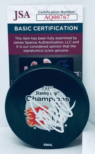 DOUG GILMOUR SIGNED CALGARY FLAMES 1989 STANLEY CUP CHAMPS PUCK AUTOGRAPHED JSA COLLECTIBLE MEMORABILIA