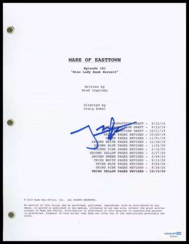 JACK MULHERN “MARE OF EASTTOWN” AUTOGRAPH SIGNED DYLAN PILOT EPISODE SCRIPT ACOA COLLECTIBLE MEMORABILIA