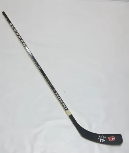 JONATHAN HUBERDEAU SIGNED HOCKEY STICK CALGARY FLAMES AUTOGRAPHED PSA COA COLLECTIBLE MEMORABILIA
