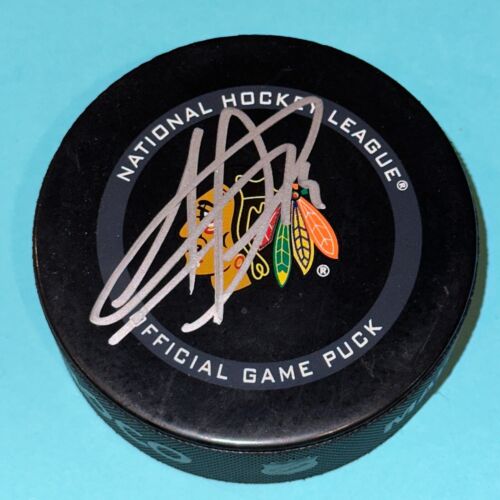 JONATHAN TOEWS SIGNED CHICAGO BLACKHAWKS OFFICIAL GAME PUCK BECKETT AUTH. BAS COLLECTIBLE MEMORABILIA