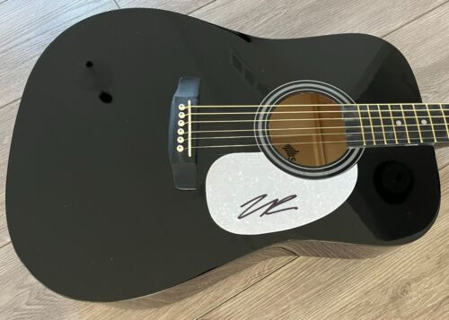 LILY ROSE SIGNED AUTOGRAPH 41″ FULL SIZE SONART ACOUSTIC GUITAR W/PROOF COLLECTIBLE MEMORABILIA