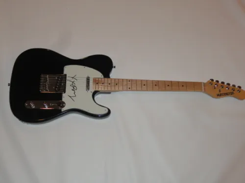 ROMY MADLEY CROFT SIGNED BLACK ELECTRIC GUITAR THE XX PROOF JSA COA