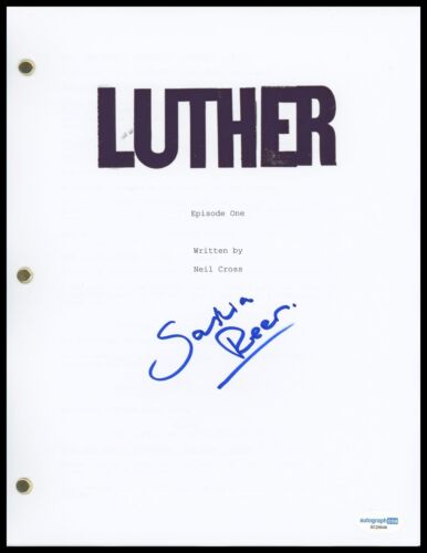 SASKIA REEVES “LUTHER” AUTOGRAPH SIGNED FULL COMPLETE ‘EPISODE ONE’ SCRIPT ACOA COLLECTIBLE MEMORABILIA