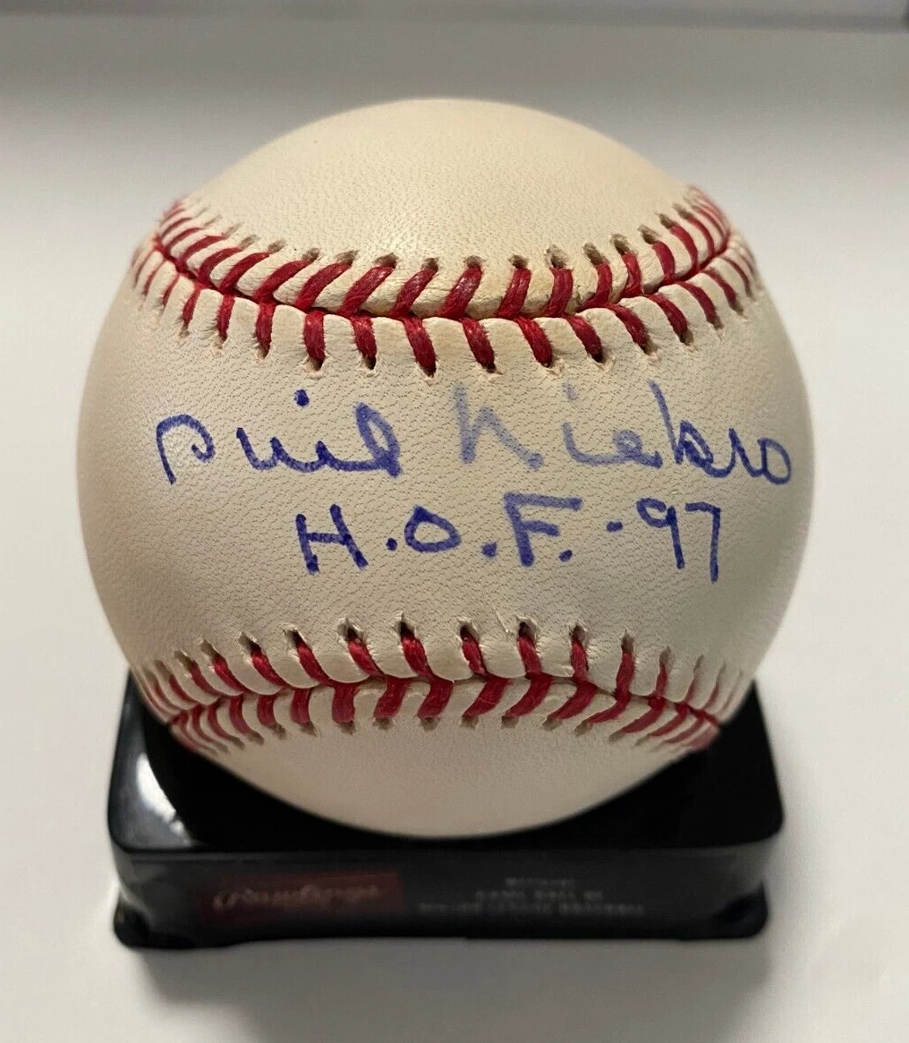 PHIL NIEKRO HOF 97 BRAVES SIGNED AUTOGRAPHED M.L. BASEBALL BECKETT