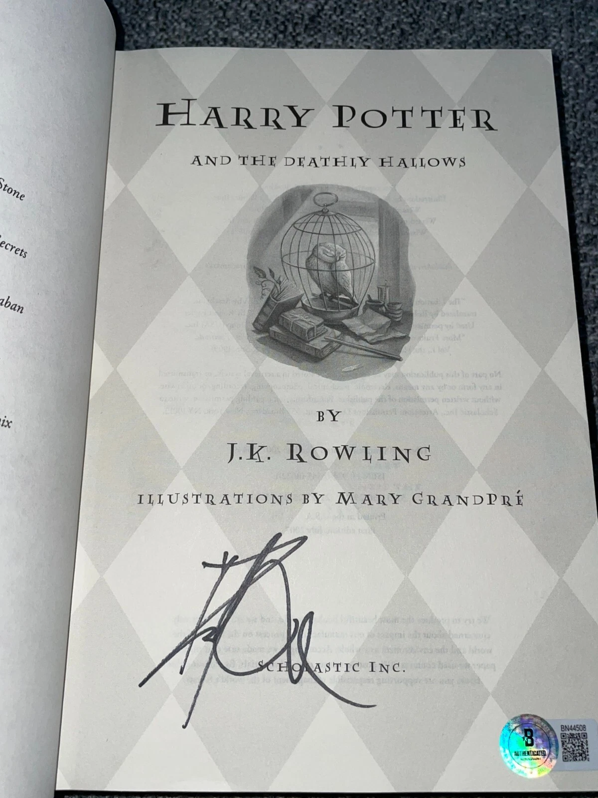 Daniel Radcliffe Signed Harry Potter and The Deathly Hallows Book Beckett BAS NY