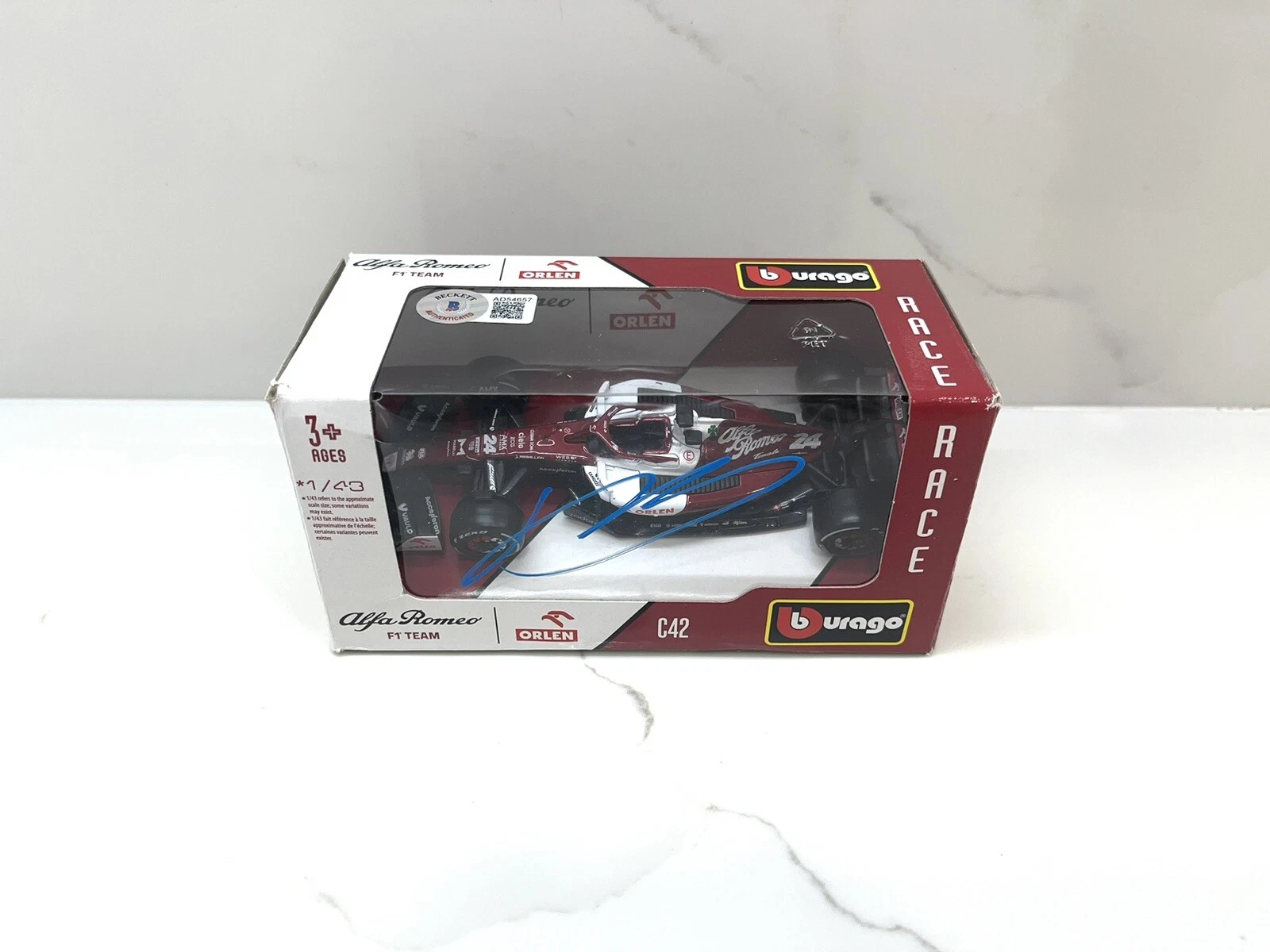 ZHOU GUANYU SIGNED 1:43 RACING CAR F1 DRIVER FORMULA 1 CHINA BECKETT BAS CERT COLLECTIBLE MEMORABILIA