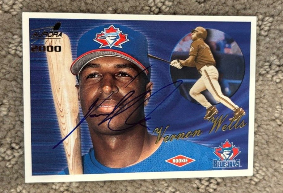 VERNON WELLS SIGNED AUTOGRAPHED 2000 PACIFIC AURORA BASEBALL CARD BLUE JAYS COLLECTIBLE MEMORABILIA