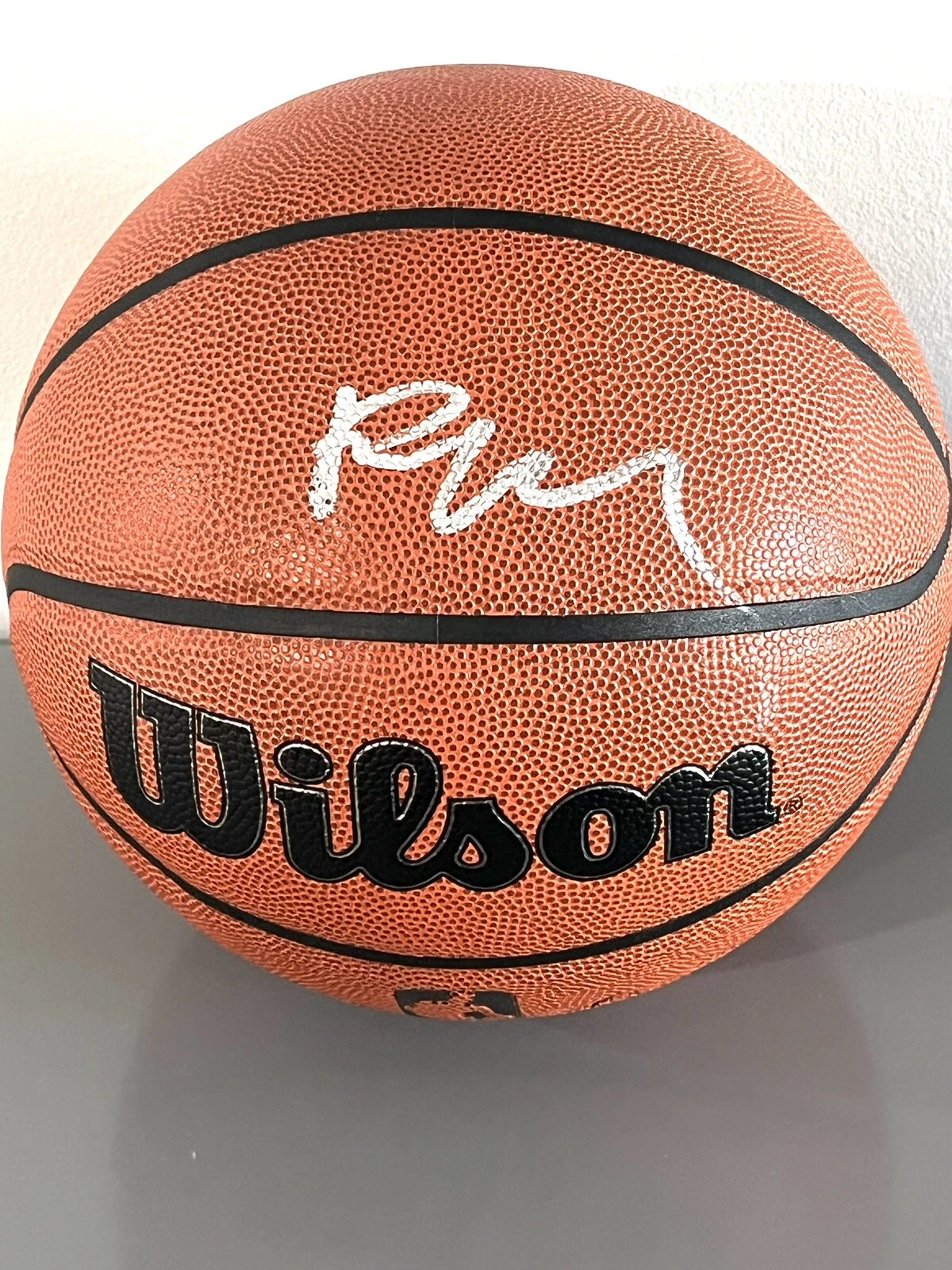 Richard Hamilton Hand Signed Wilson NBA Basketball Detroit Pistons Beckett Cert