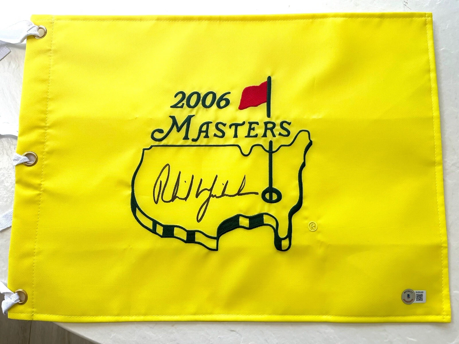 PHIL MICKELSON Hand Signed 2006 MASTERS Pin Flag Winner Beckett Cert BAS #1